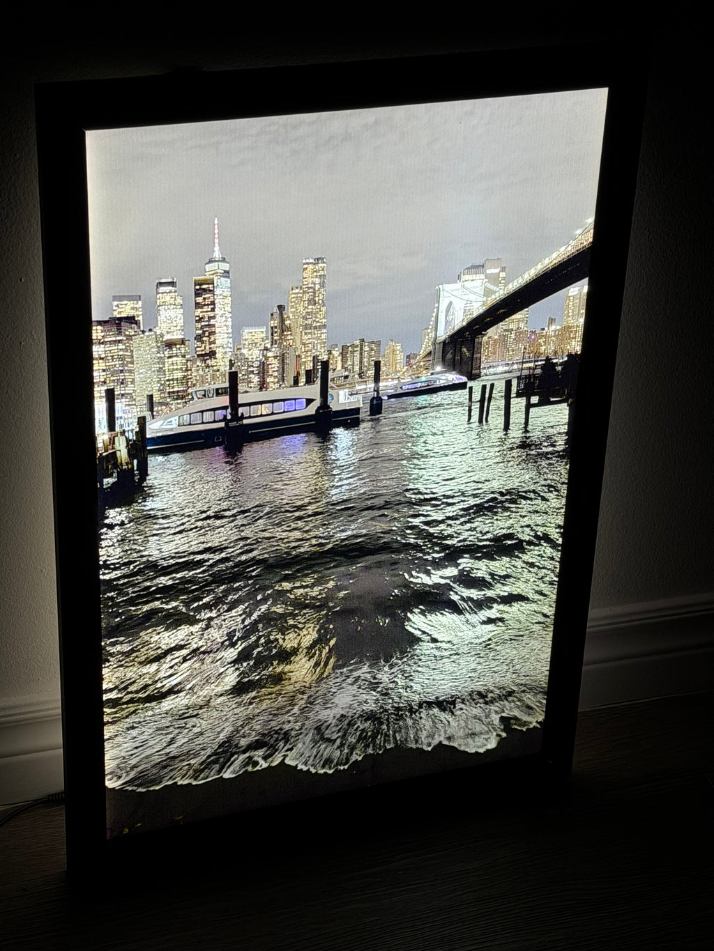C026) BackLite: (Couler Ou Nager) [De Brooklyn Bridge Park] / BackLite: (Sink or Swim) [From Brooklyn Bridge Park]